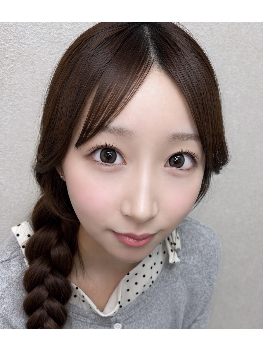 ainysalonの上品な目元デザイン